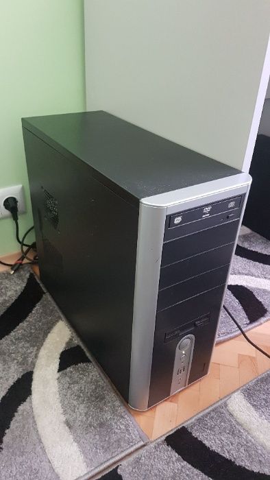 Компютър: 8 Ram, QuadCore 3.2ghz, 1GB Video, 1TB HDD, Office/Gaming