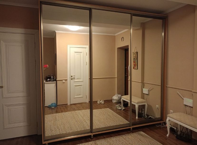 Шкаф купе новый зеркальный 240/220