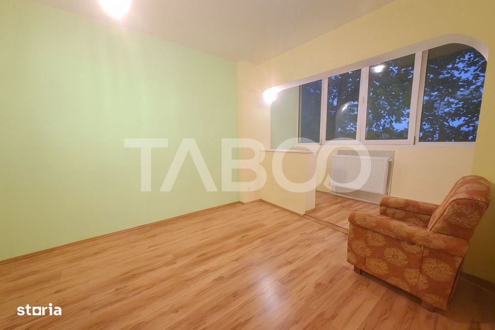 2 camere de vanzare la etajul 1 - Apartament decomandat cu pivnita