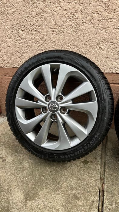 Vand 4 roti 17, Toyota Auris Hybrid cu anvelope de iarna