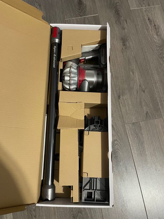 Dyson v8 advanced
