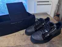 Guiseppe Zanotti ; 45-номер