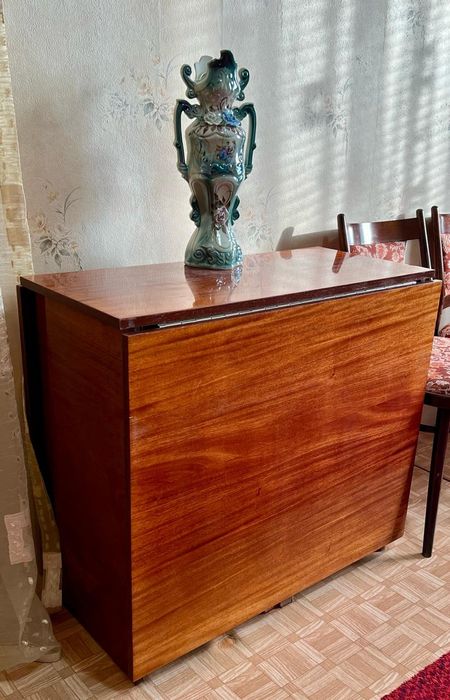 Стол - тумба, журнальный столик