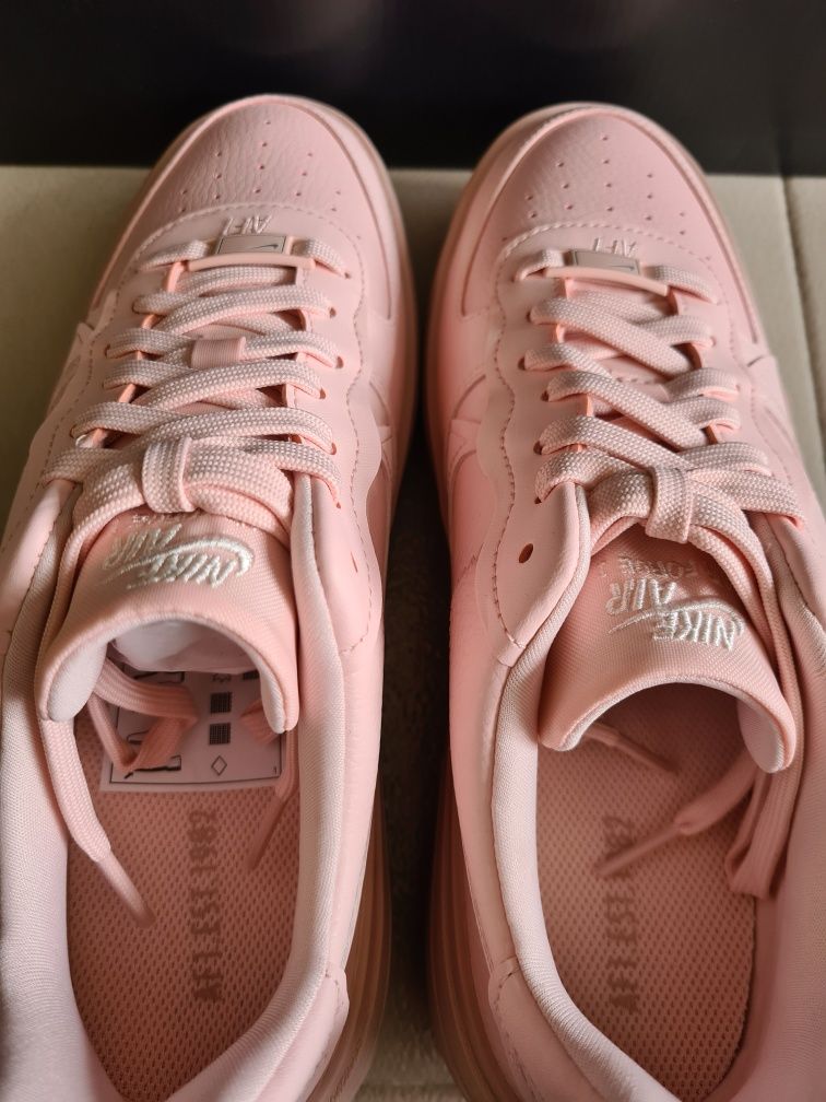 Дамски маратонки NIKE AIR FORCE 1 номер  39