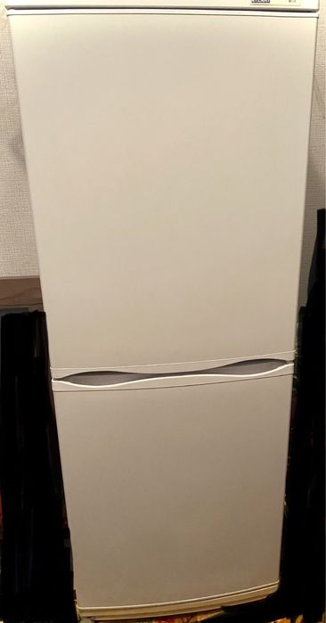 Продам холодильник Атлант