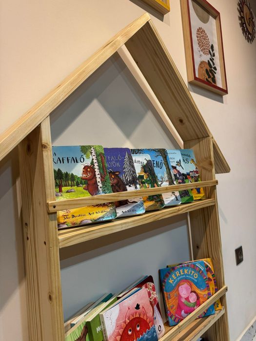 Biblioteca tip casa montesssori