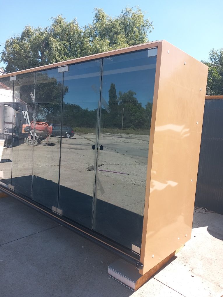Vând vitrine verticale diferite dimensiuni