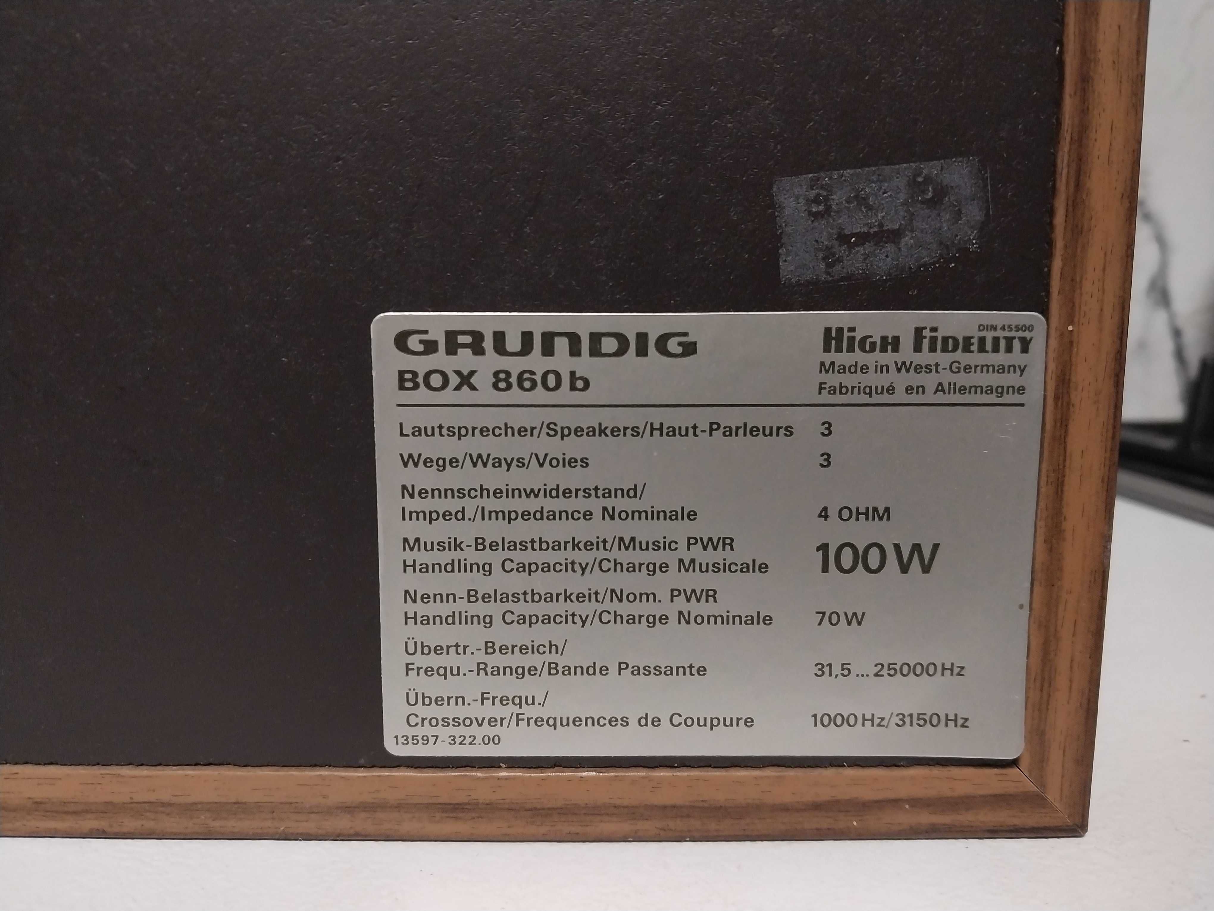 Boxe GRUNDIG BOX860b cu defect estetic