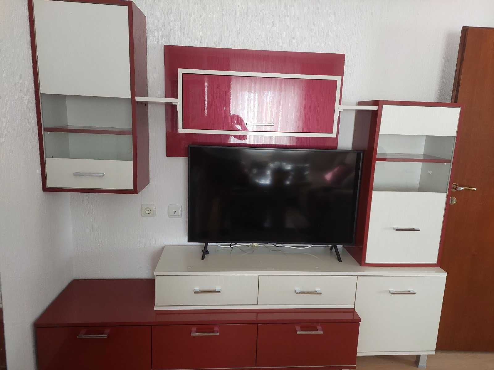 Кухня и секция за хол