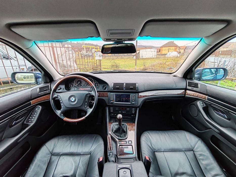 BMW E39 Exclusiv 520i 170cp manual xenon/piele/navigație