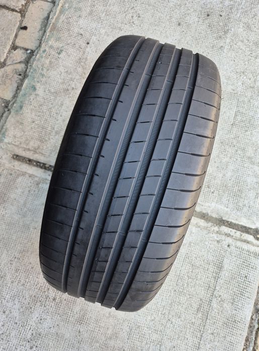 O bucată 245/45 R18 vară - una Goodyear