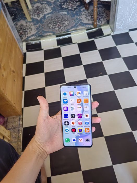 Honor 50 8/128gb sotiladi snapdragon 778G pubg 60fps