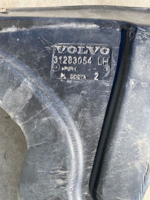 Burete aripa izolatie stanga VOLVO V40 V40 CROSS COUNTRY 31283054