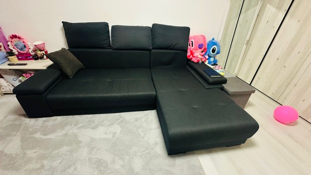 Se vinde Colțar Extensibil cu ladă de depozitare.