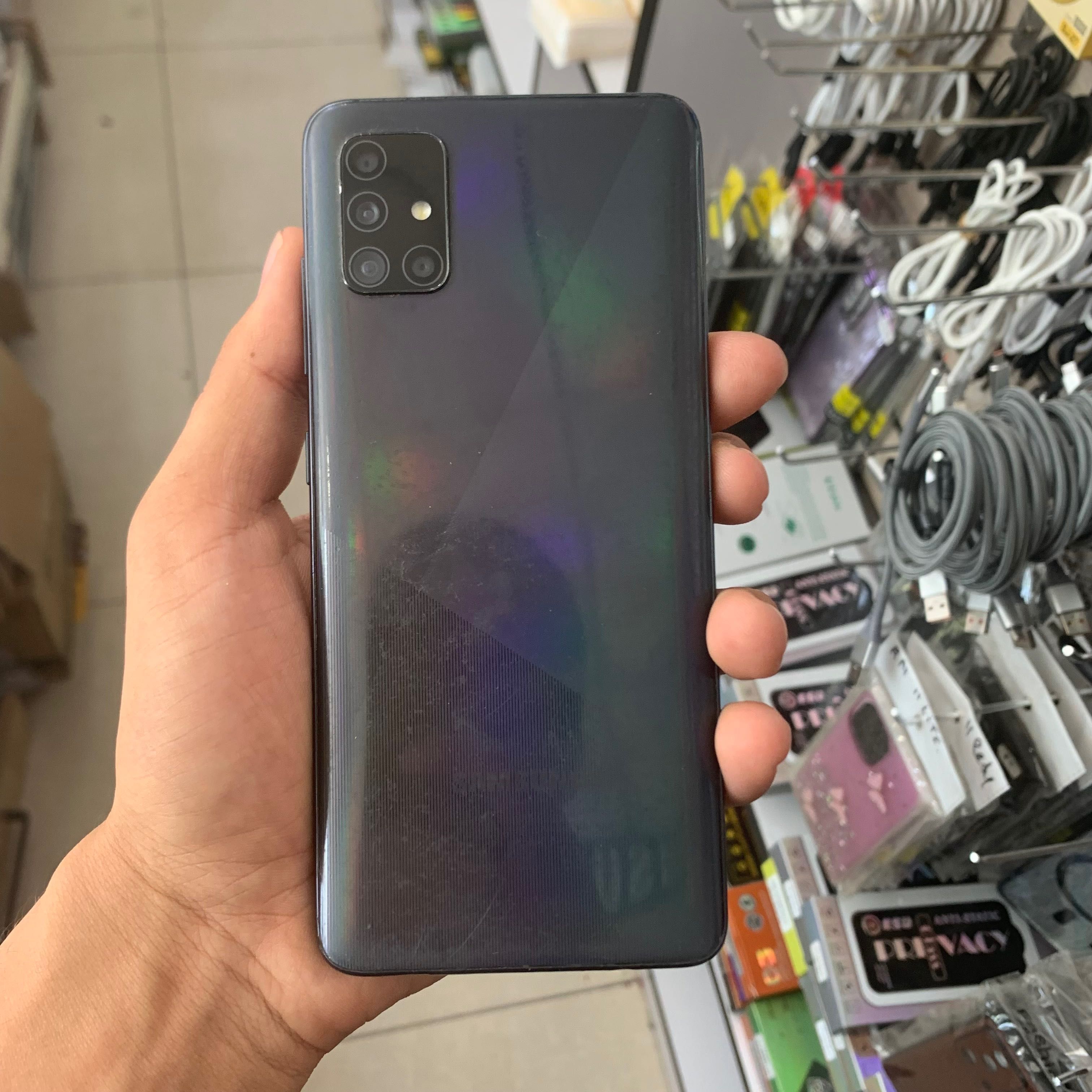 samsung A51 bir telefoni