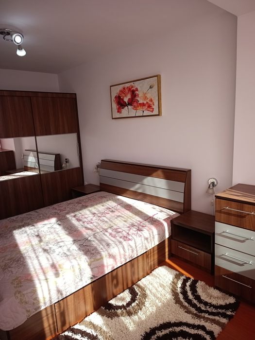 Închiriez apartament 3 camere
