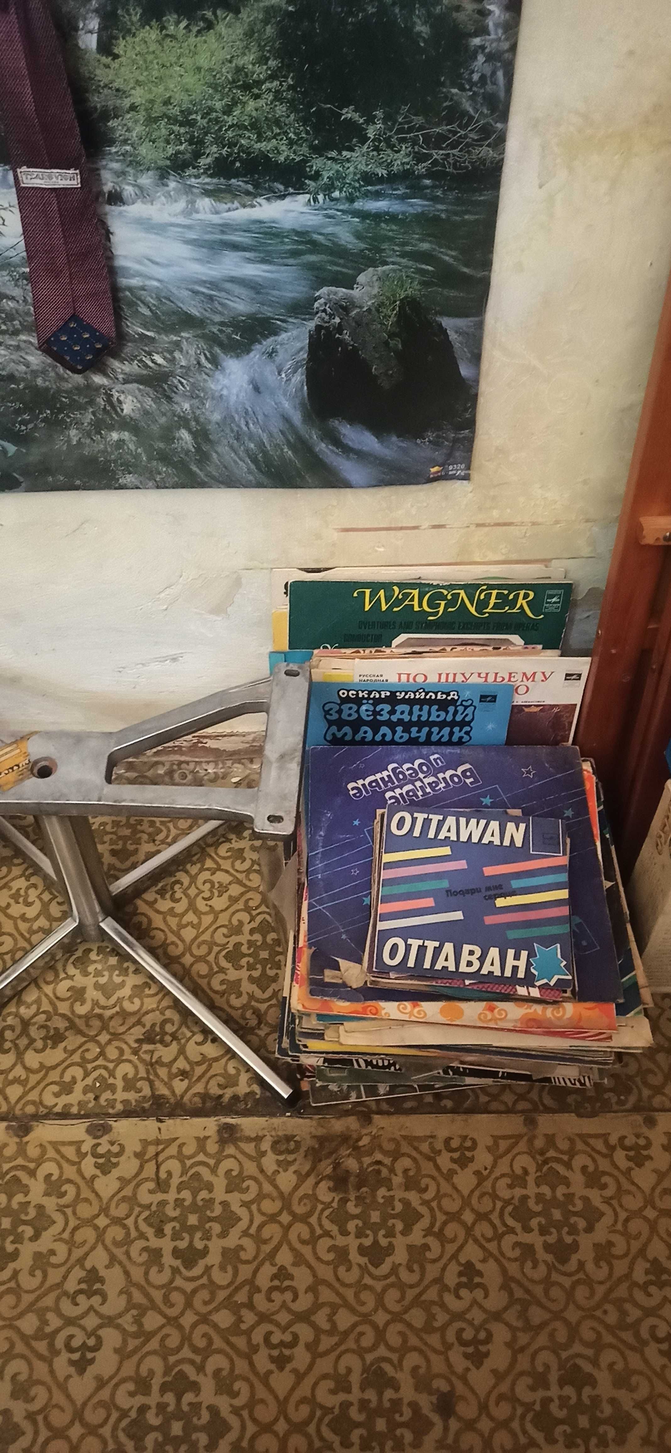 Отдается по договорной цене.
