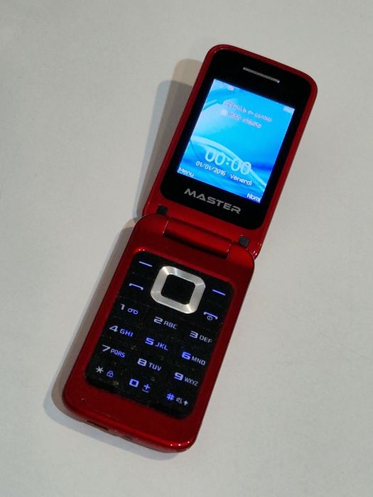 Telefon cu clapeta cu încărcător