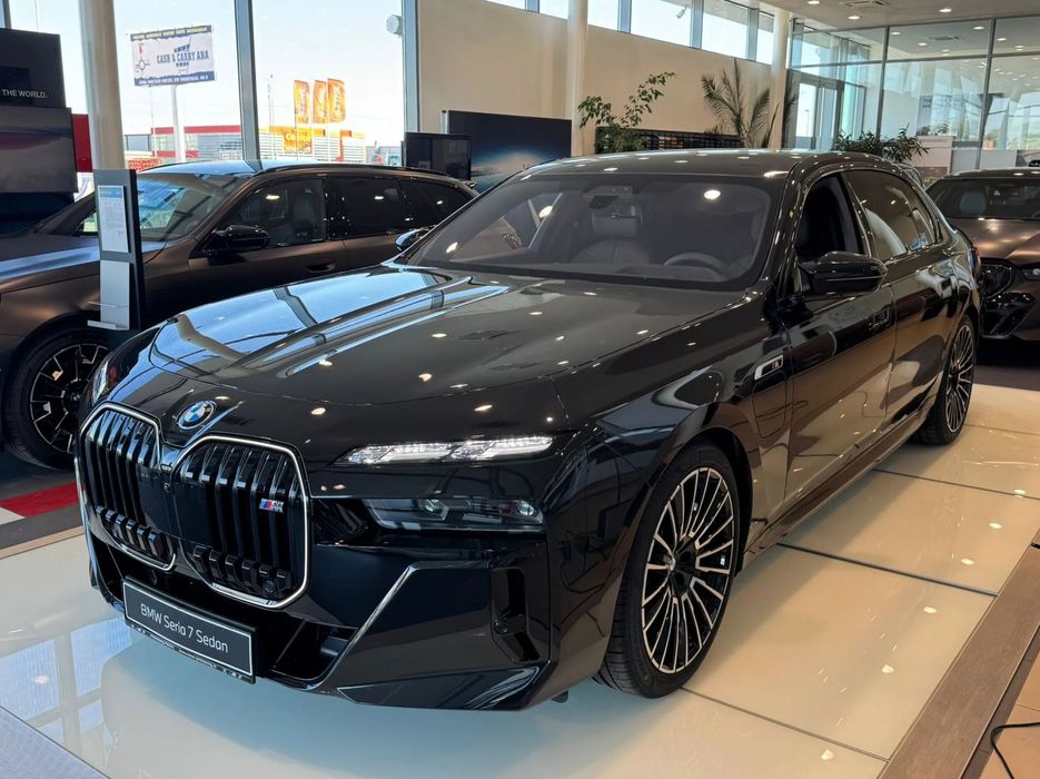 BMW M7 BMW M760e xDrive Sedan