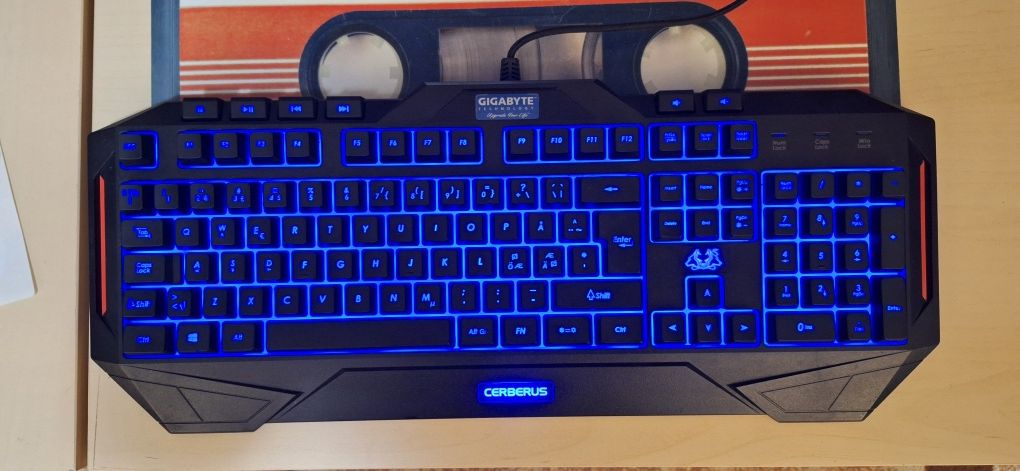 Tastatura gaming ASUS Cerberus