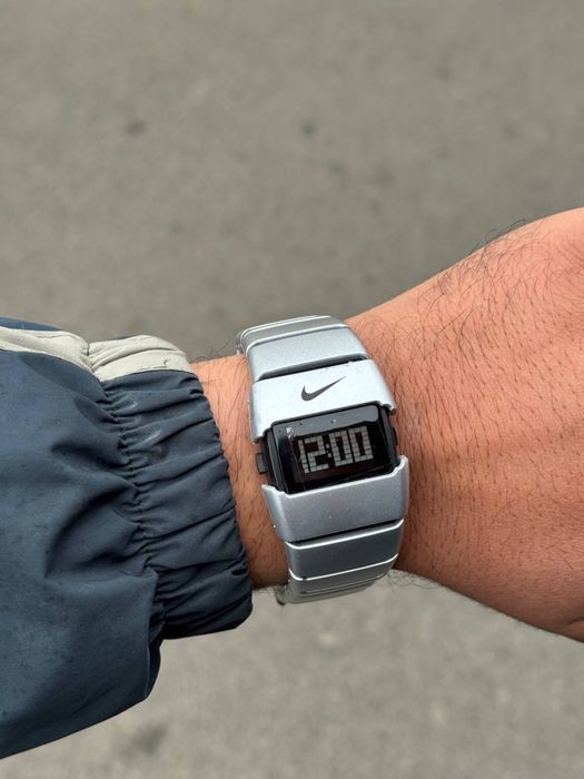 Спортивные часы унисекс Nike с подсветкой и календарём