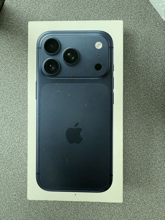 I phone 17 pro, 256 гб, синий