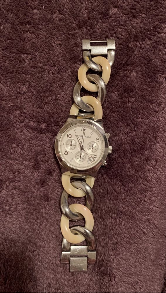 часовник Michael Kors