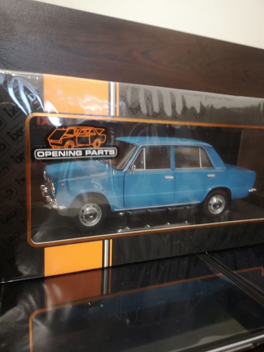 ВАЗ 2101 Жигула 1970 - мащаб 1:18 на IXO