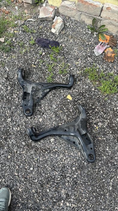 Ford Explorer нижний рычаг правый и левый