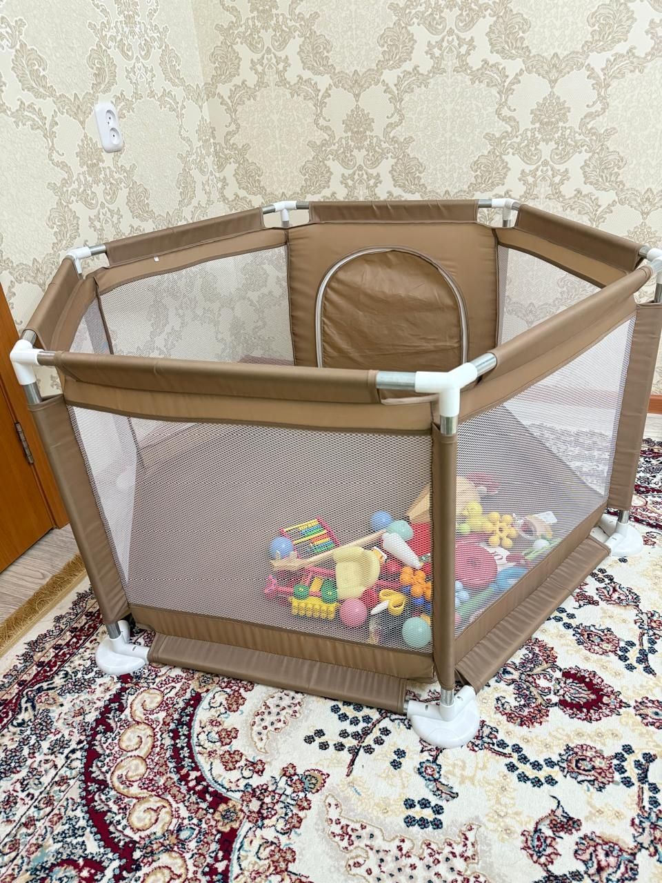Продам манеж новый