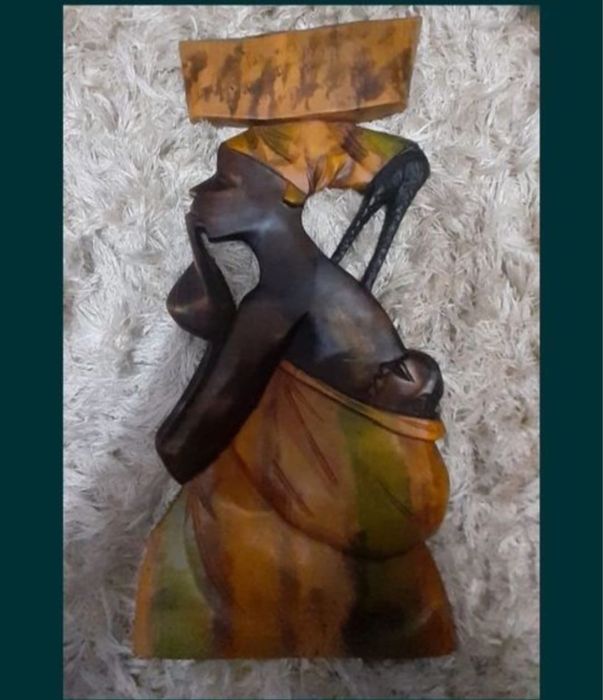 figurina deosebita lemn