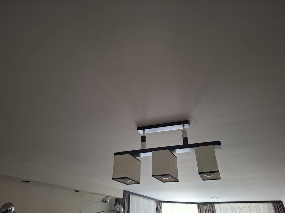 Vind 3 lustre toate sunt la felcu scheletul din lemn wenge