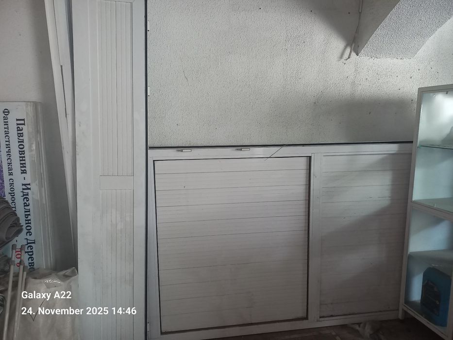 Akfa eshik 3ga bo'lingan