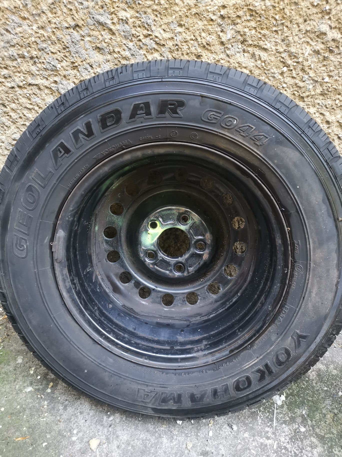 Резервна гума yokohama geolandar 15 цола ( за Nissan Xtrail T30)