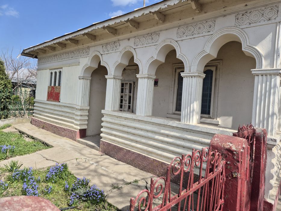 Casă de vânzare.