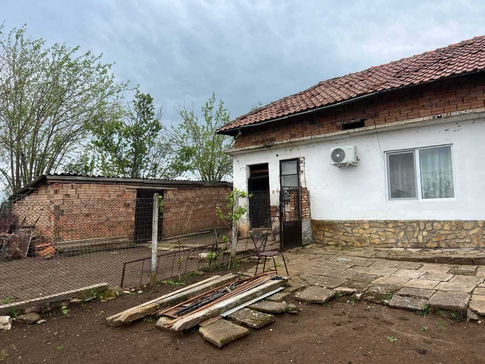 Къща с. Садовец в близост  до Плевен !