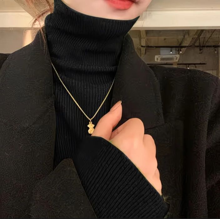 Продам новые теплые мягкие водолазки черного и оранжевого цветов!