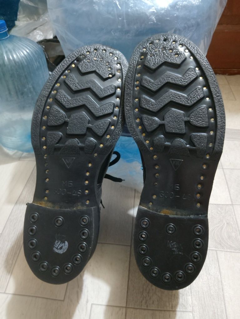 Продам рабочие ботинки
