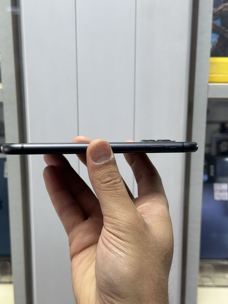  iPhone 11 128gb rm/a black в идеале