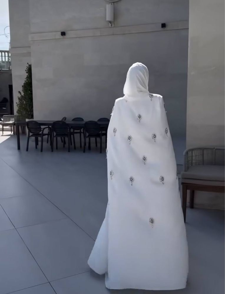Abaya pijama pinuar istalgan turdagi kiyimlarni tikib beramiza sotuvga