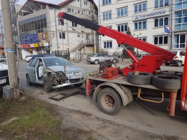 Tractari auto Pitesti non stop cu MACARA