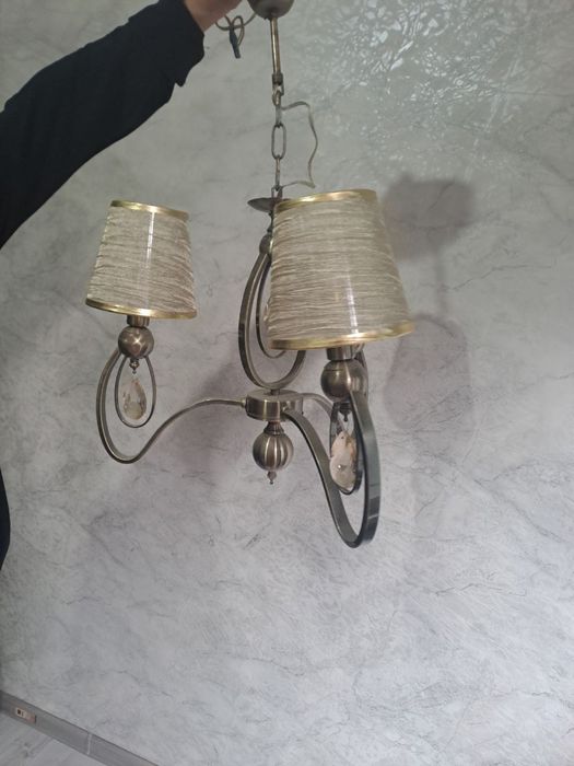 lyustra sotiladi 2 ta bor