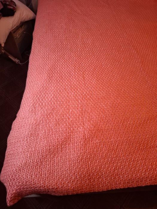 Плетена покривка за спалня