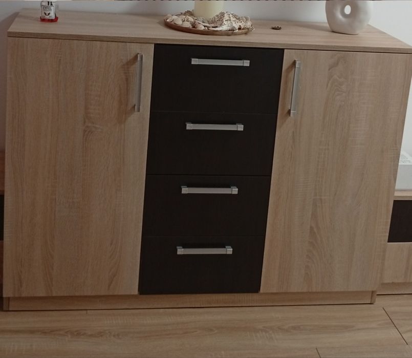 Vând comodă în stare foarte bună