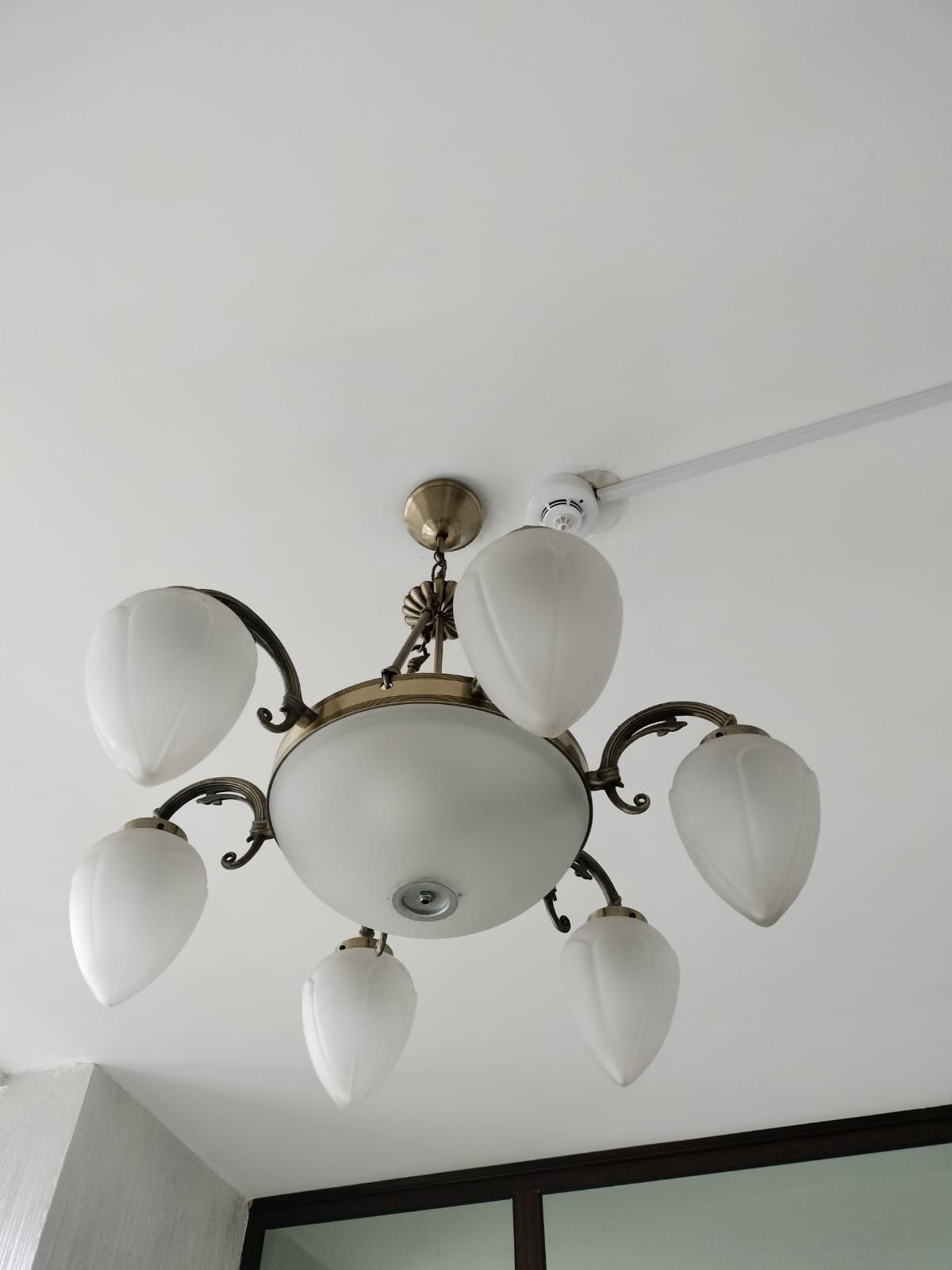 Lustre si aplici de vanzare