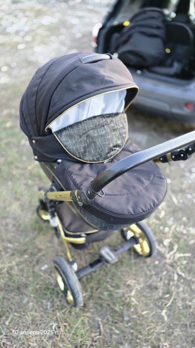 Продам детскую коляску 3 в 1