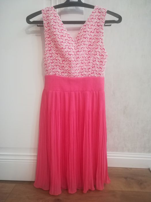 Продам нарядные платья недорого на выпускной и на мероприятия