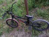 vând BMX.  în stare ok 250 neg