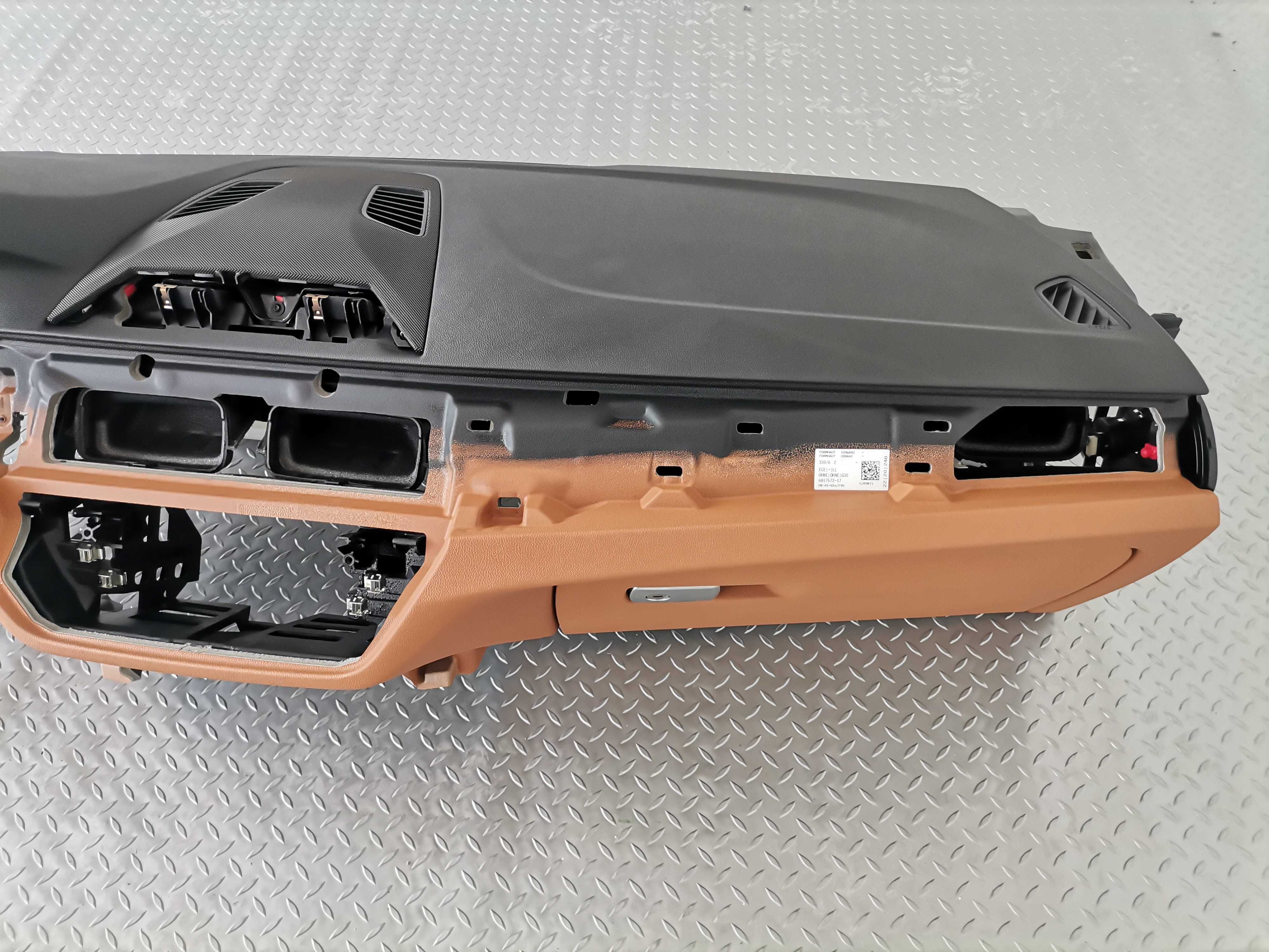 Ново Табло BMW 5 G30 G31 G38 Lci без HUD Cognac гума