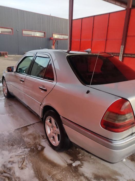 Mercedes-Benz в хорошом состояний